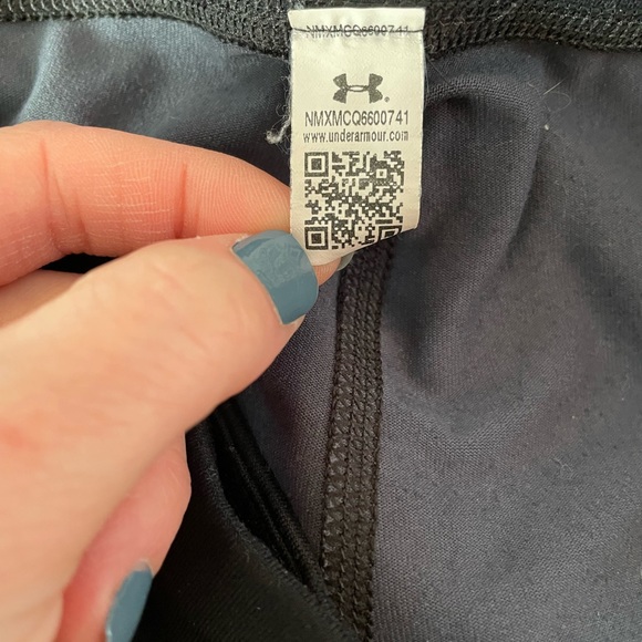 Under Armour Women’s Gray Geometric Cropped Leggings - Picture 3 of 5